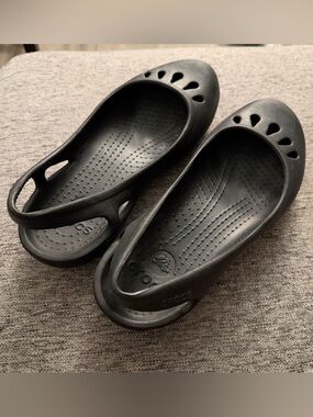 CROCS Kadee Slingback Flats Sandals Sz 8